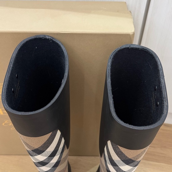 Burberry Black and Tan Checkered Boots - Picture 6 of 17